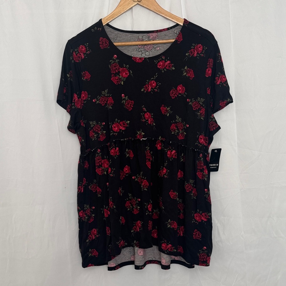 Torrid Black and Red Floral Short Sleeve Top